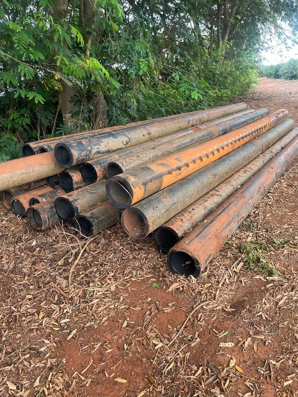 Tubos usados em área de trabalho